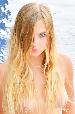 Angelina Showing Her Nude Beuty Outdoors