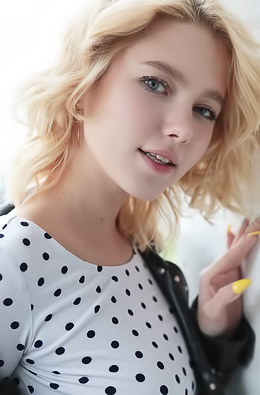 Scarlet Shows Luscious Ass And Perky Breasts