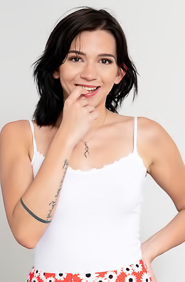 Busty Babe Riley Jean Take An Intimate Tour Of Her Body