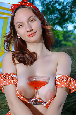 Natural Busty Beauty Lea Kitten