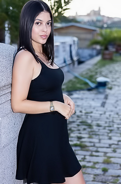 Gia Rosse Strips And Plays With Pussy