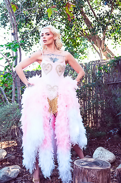 Shia Snow Hot Sexbomb With Pretty Face And Curly Blond Hairs And Perfect Boobs