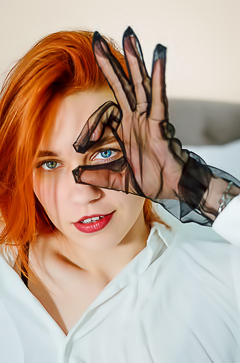 Ariel Dawn Seduces In A Chic Bedroom Ensemble, Showcasing Her Allure