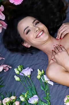 Wild Ohana Petite Pleases Charlie Dean With Lusty Submission