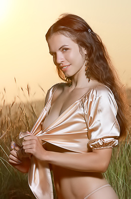 Sirena Milano Sultry Beauty Peels Off Her Skimpy Panties