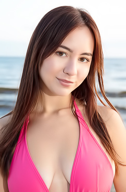 Ariana Regent Sporty Sweetheart Peels Off Her Skimpy Swimwear