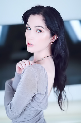 Stunning Beauty Evelyn