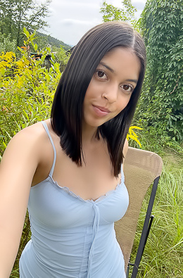 Gia Rosse Fingering Her Hungry Pussy