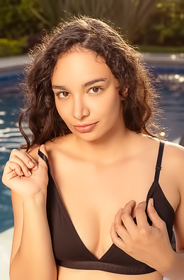 Saray Bound Decides It’s The Perfect Moment To Share Her Naked Beauty