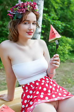 Rokki Her Mouthwatering Curves Sure To Whet Your Appetite