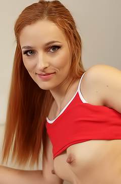Stunnign Redhead Pussy Lucianna Lucci