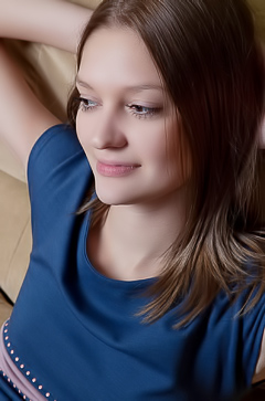 Maye Reclines In Curvy Temptation On Couch With Red Nails