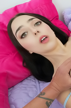 Scarlett Rosewoods Fantasy: Deep Throating Daddys cock on the Bed